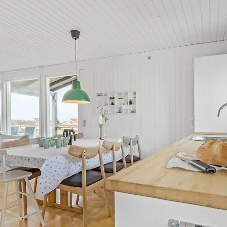 Cozy In With Kitchen * Glesborg